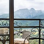 Dom Tatrzanski Ewa Deluxe Bed and Breakfast 4*