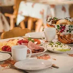 Dom Tatrzanski Ewa Deluxe Bed and Breakfast 4*